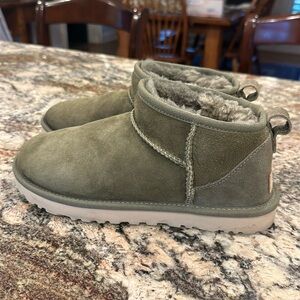 Ugg size w 8